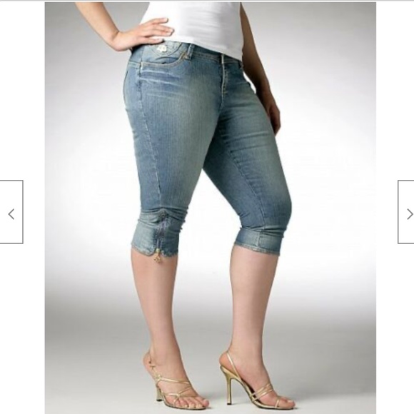 NEW Dereon Y2K Beyonce Denim Crop Zipper LOGO Capri Jeans 5/6 - Picture 1 of 17